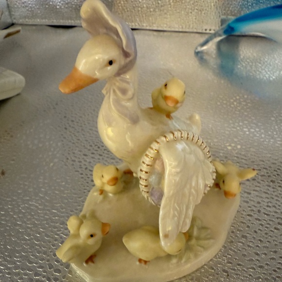 Lenox Cream Ceramic Base - Picture 2 of 7